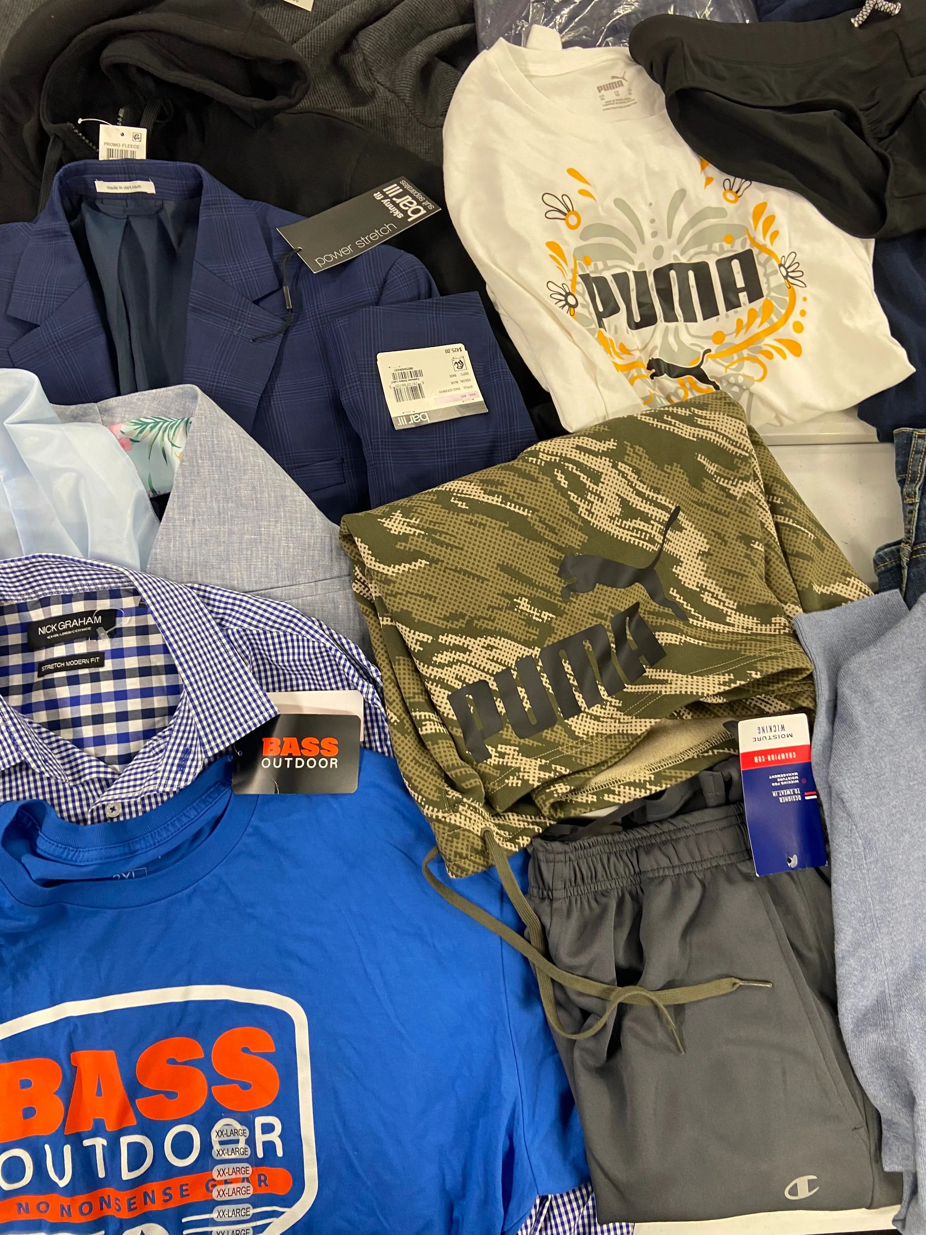 Men's Clothing Assorted Wholesale Lot, NAUTICA, LUCKY BRAND, PUMA, NICK GRAHAM, BASS HYBRID, INC and more, 14 items, Shelf Pulls, MSRP $1,131